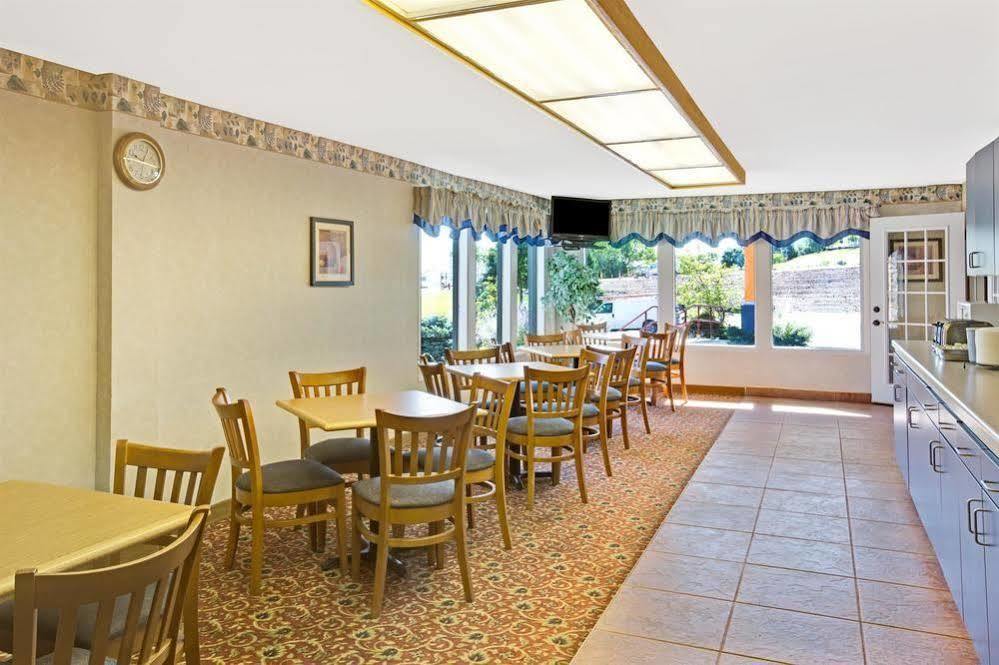 Rodeway Inn Rapid City Exterior photo